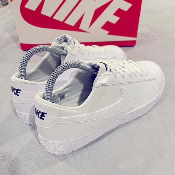 NEW Nike Blazer Low LE - Picture 3 of 7